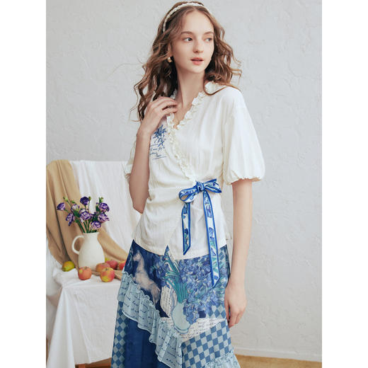 两三事梵高文艺无声汛期2026春新款木耳边v领刺绣印花绑带衬衫女 商品图2