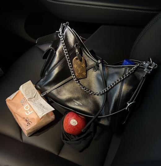 LV精简黑武士链条帅气大气肽羊皮妈咪包 商品图8