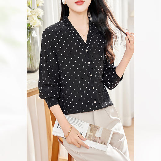 KQ-2026春新款桑蚕丝开衫波点简约设计感女士V字领长袖通勤外搭衬衫 商品图0
