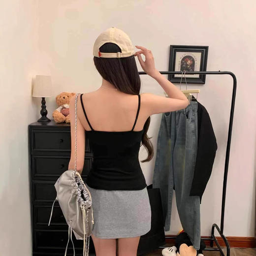 【纯欲天花板❗️蝴蝶结吊带背心】木耳边领口 + 胸前蝴蝶结设计，温柔又性感，轻松拿捏甜欲少女感，显瘦收腰完美勾勒腰腹线条，视觉上显瘦又显高，小背心女修身内衣百搭抹胸美背L 商品图2