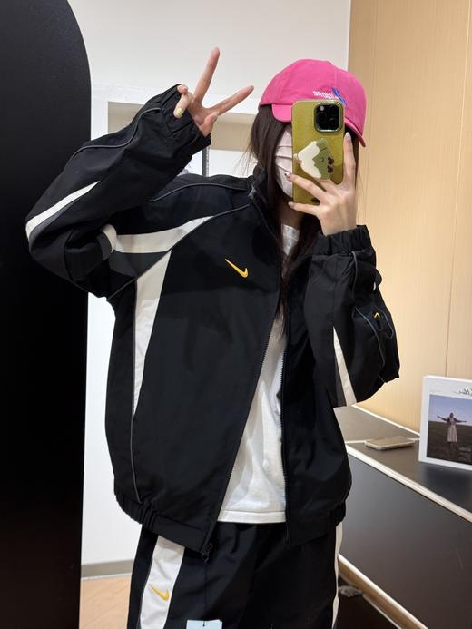 一店d  搞钩子全新梭织夹克➕裤子 𝐍𝐨𝐜𝐭𝐚 & 𝐧𝐢𝐤𝐞 巨巨巨🔥
街头的痞帅风在这一刻被重新演绎！！这才是真正的极简美学，刚柔并济的廓形诠释着不被定为的反叛魅力哈 商品图7