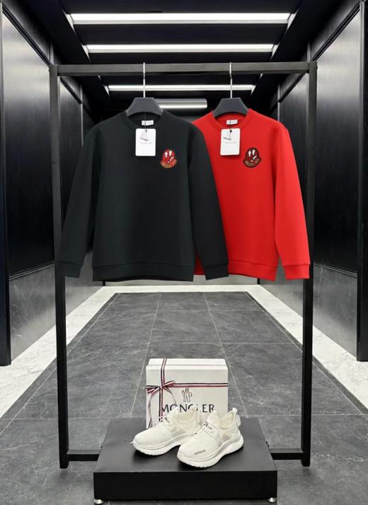 F022775新年款胸前趣味刺绣图案设计圆领卫衣 商品图0