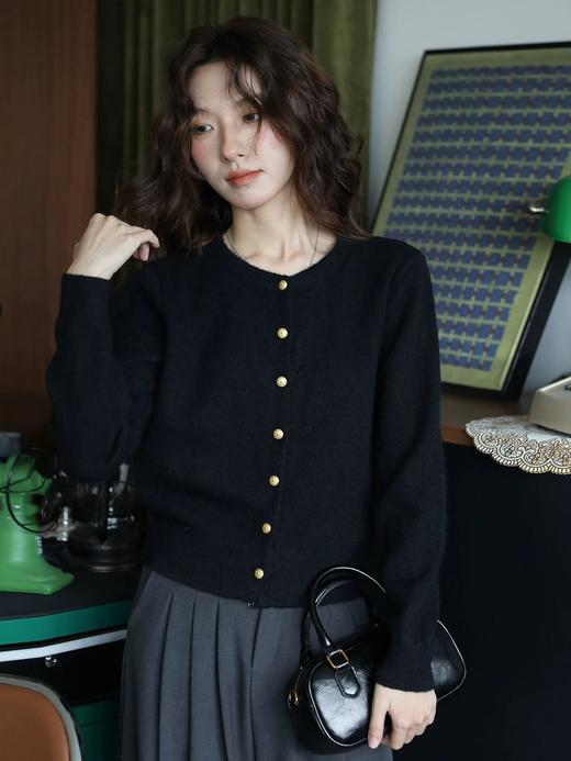 【春款纯色爆款小开衫】微宽松版型，藏肉显瘦，肩宽/微胖都能穿 软糯针织面料，透气不闷 商品图2