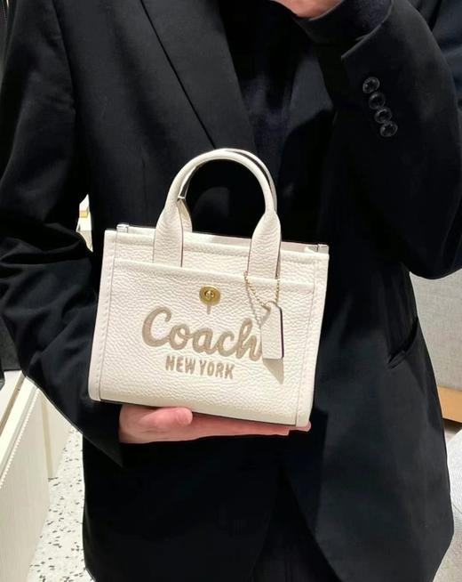 到手价1880元 Coach专柜，最新款Cargo托特超级好价 纯皮材质 尺寸: 20*15*11cm  美国代购，无中文标签，介意慎拍 商品图3