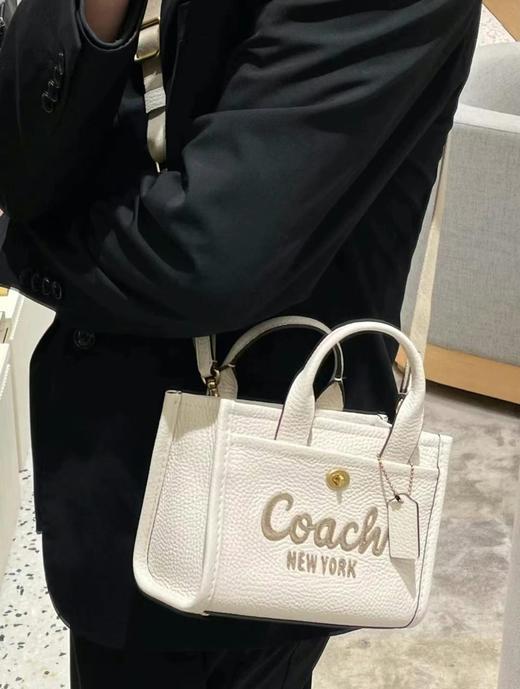 到手价1880元 Coach专柜，最新款Cargo托特超级好价 纯皮材质 尺寸: 20*15*11cm  美国代购，无中文标签，介意慎拍 商品图6