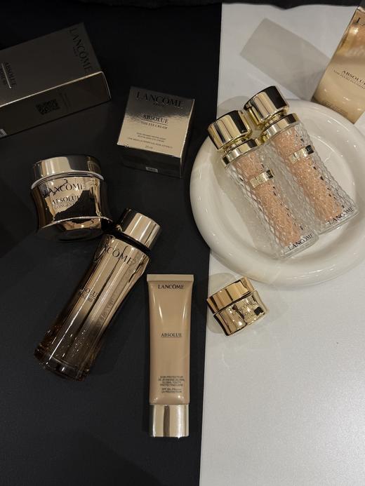 一店d❗️兰k菁纯全系列护肤品
有新品！！！口碑王贵妇防晒也安排了 精华水、面霜、眼霜、防晒霜、粉底液一整套明星系列 全是新版  这是春节刚刚入海关的一批货  依旧是免税区渠到 商品图11