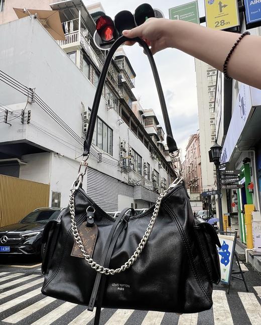 LV精简黑武士链条帅气大气肽羊皮妈咪包 商品图5