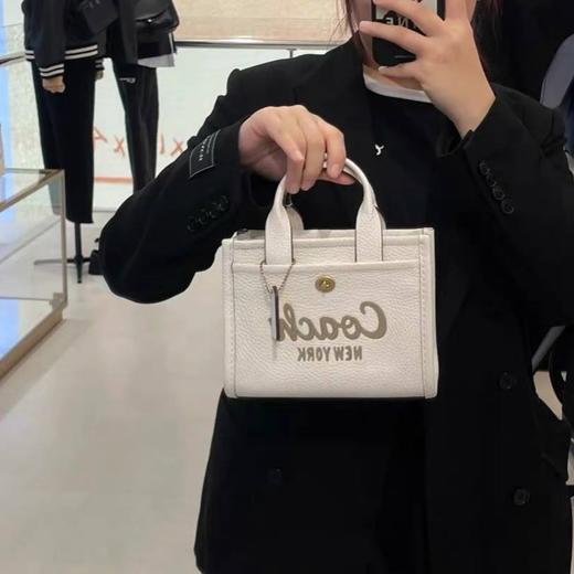 到手价1880元 Coach专柜，最新款Cargo托特超级好价 纯皮材质 尺寸: 20*15*11cm  美国代购，无中文标签，介意慎拍 商品图2