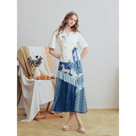 两三事梵高文艺无声汛期2026春新款木耳边v领刺绣印花绑带衬衫女 商品图1