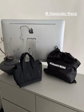 原单正品 𝗔𝗹𝗲𝘅𝗮𝗻𝗱𝗲𝗿 𝗪𝗮𝗻𝗴｜亚历山大王螺纹mini款包包
尺寸:20 *15cm