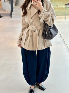 31-1 三月大新 排他性独家圆正 lew花苞裙摆 腰带系带风衣外套 我穿40