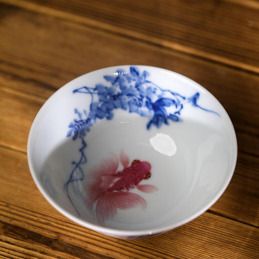 一儒堂青花加彩金鱼斗笠杯 商品图1