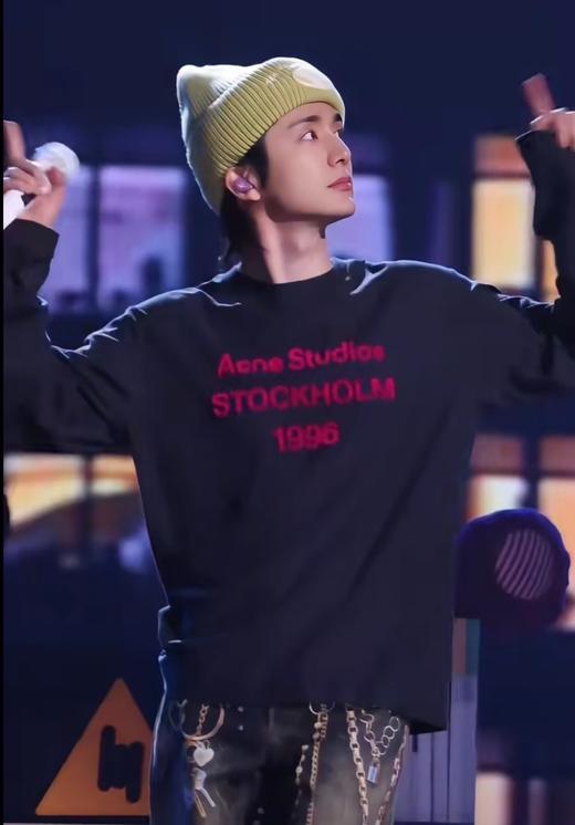 一店k （超级断货王！26ss新春限定 ！）原版定织定染棉麻面料 ！AC女孩👧🏻一件T就能穿出高级感！植绒logo太帅了！面料依旧舒适！版型依旧慵懒！松弛还得1996！短袖/长袖2款入！ 商品图13