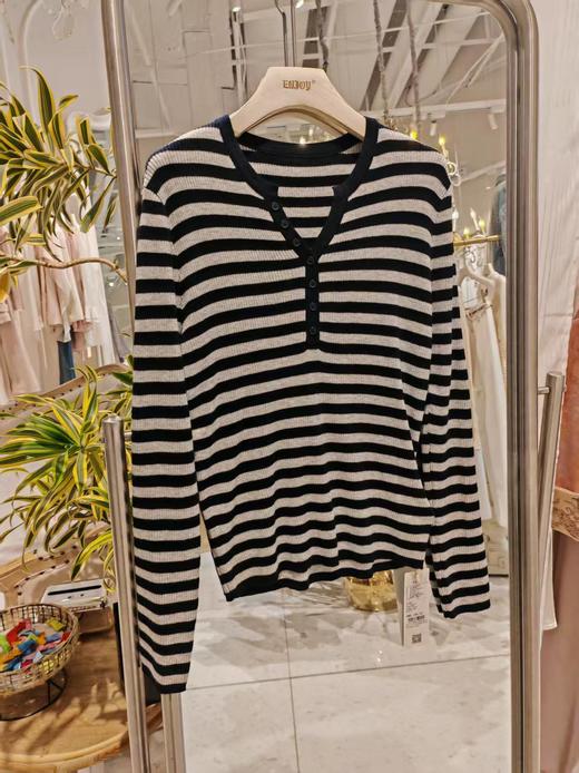 【门店同款】ENJOY秋季V领排扣打底衫 165803653 商品图1