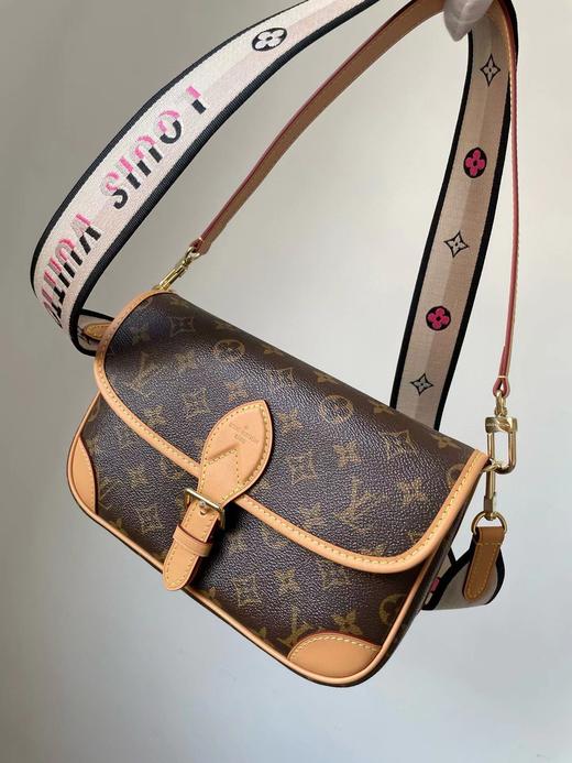 F022777随性复古时尚日常通勤可单肩可斜挎可手拎法棍包 商品图1