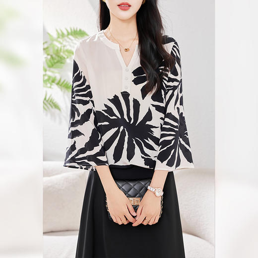 KQ-2026年春季欧美大码时尚日常通勤休闲夏季V领五分袖印花百搭衬衫 商品图2