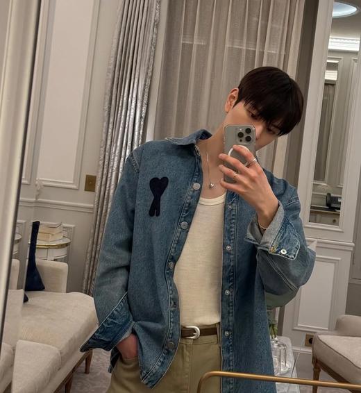 一店k （客供水洗牛仔面料！）一上身就爱爆了！牛仔控的新宠！做旧的牛仔蓝 复古又有腔调！随随便便一个下衣失踪就很好看！谁穿谁好看 真的很难不爱！明星同款 早春情侣牛仔蓝爱心衬衫外套 商品图6