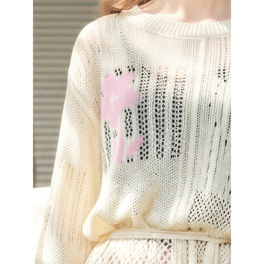 两三事 琉光浅夏 2026春季新款度假风镂空编织罩衫女套头针织衫 商品图2