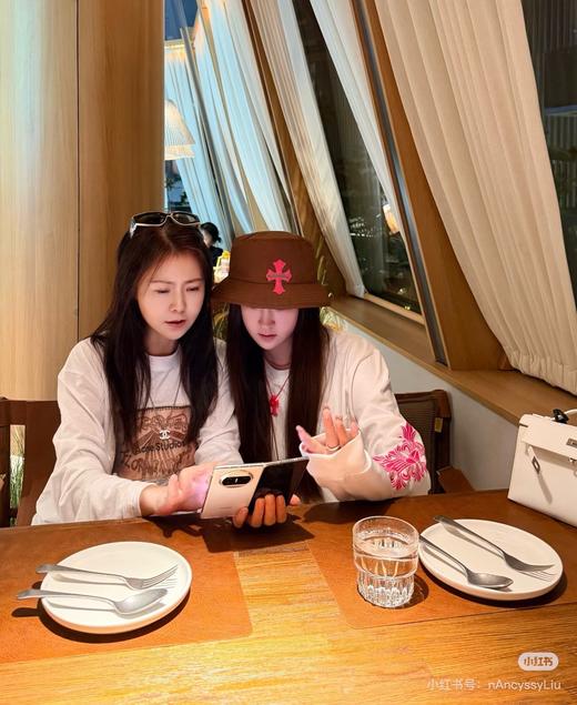 一店d  独家Acne两大爆款打底衫安排 1996系列真的无法抵抗
就是人生T恤 每一件都好好看 随性又松弛 商品图11