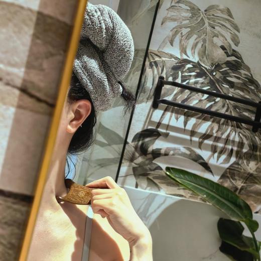 [屁侠推荐]晚安小灯泡小蜗牛按摩梳 下颌线按摩利器 按摩下颌线/面部/额头/肩颈 商品图0