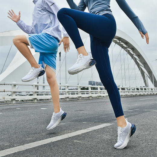 巨轻！巨软！抗菌透气！媲美千元配置！ONKE欧克 德国品牌科技跑鞋16代量子 Quantum 轻盈透气 通勤健步 日常百搭 GM68 商品图10