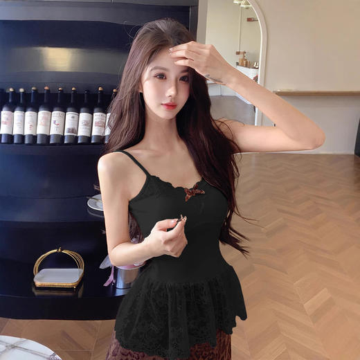 【夏季甜辣风❗️性感蕾丝吊带】韩系甜美蕾丝拼接吊带，下摆蕾丝遮小肚肚显廋，无钢圈胸垫！透气不勒不闷热，设计感上衣连衣裙叠穿小单品L 商品图0