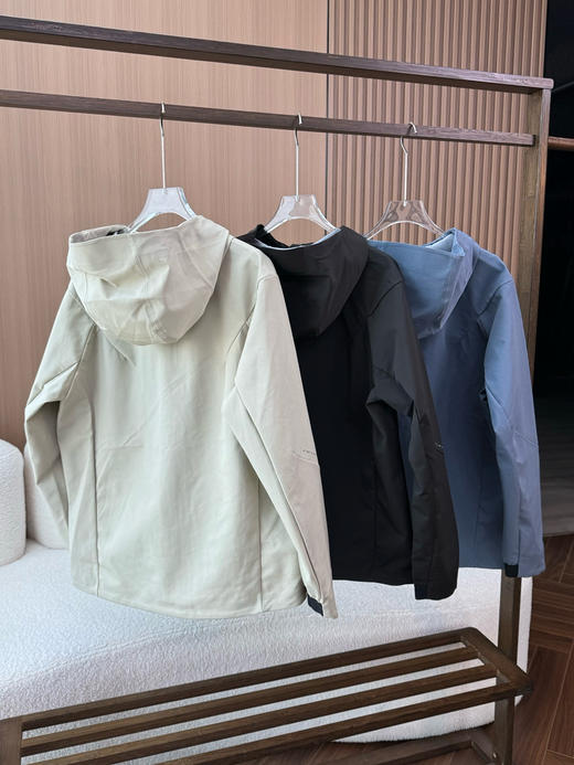 可 隆 26新品男女透气软壳户外登山露营夹克运动外套 商品图3