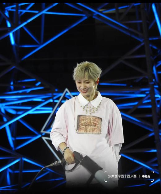 一店d  独家Acne两大爆款打底衫安排 1996系列真的无法抵抗
就是人生T恤 每一件都好好看 随性又松弛 商品图6