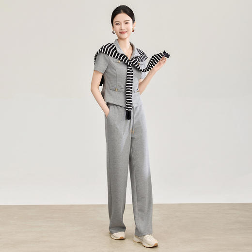 「高货wl」全新升级【铂金会员293/天猫399/差价106】(99034)洛诗琳2026春季休闲条纹披肩上衣系带直筒休闲裤两件套 商品图2