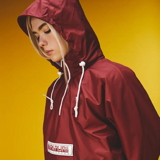 Napapijri 中性Martine Rose联名 Rainforest Axl 字母徽标贴片连帽雨衣 酒红色 NP0A4FI2R1E1 商品图5