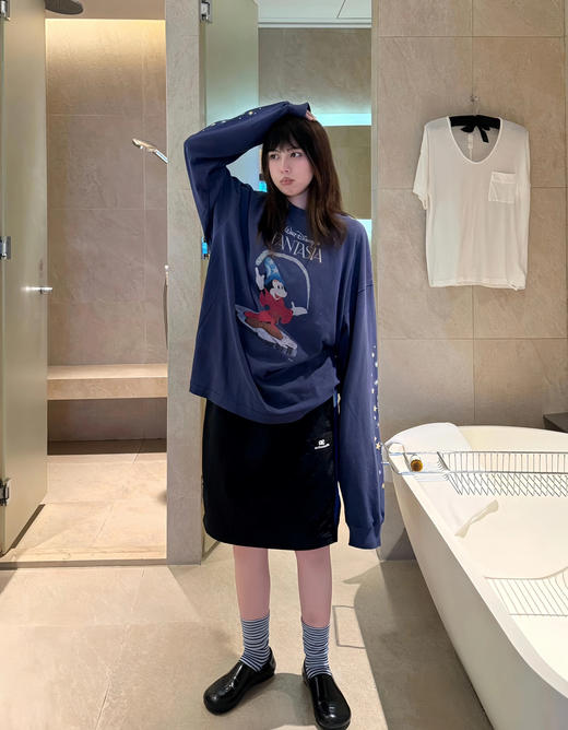 点此购买 Saint Mx6迪士尼联名魔法米奇重磅水洗破坏做旧高街长袖卫衣 md 340964 商品图1