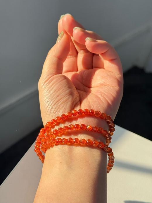 九Z离火必入｜鼎级金太阳石手串，把“阳光好运”戴在手上！鲜艳橙红砂金效应明显！赤霞鎏金浓郁鲜明，犹如落日余晖！市面天华木反级别，合作供应链是给头部鼎级直播间供货的源头，品质、性价比，直接拉满！ 商品图7