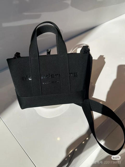 原单正品 𝗔𝗹𝗲𝘅𝗮𝗻𝗱𝗲𝗿 𝗪𝗮𝗻𝗴｜亚历山大王螺纹mini款包包
尺寸:20 *15cm 商品图9