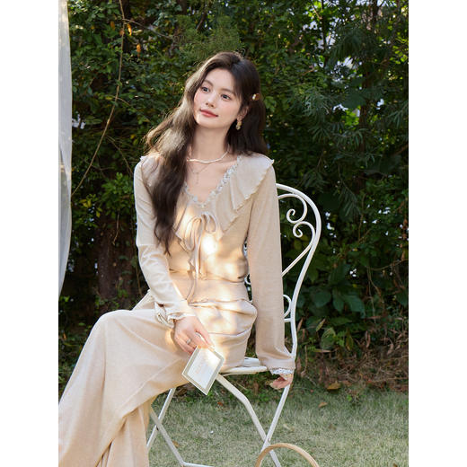 鹿向南「织梦书境」法式燕麦色长袖T恤春季新款设计感修身上衣女 商品图4