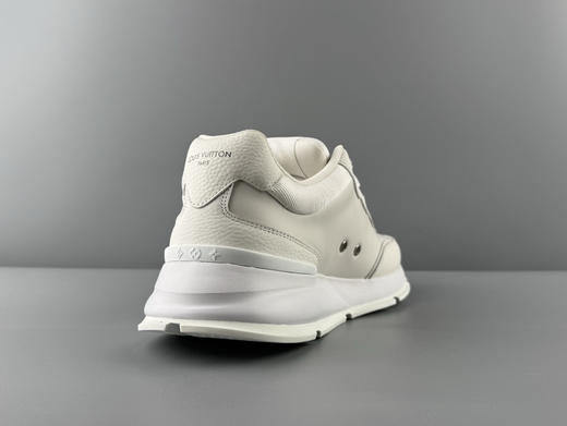 春季特惠💰680 LV 纯原版本 # 驴家 秋冬男士系列 Classic 牛皮革 圆头系带 低帮 生活休闲鞋 商品图3