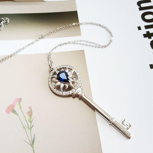 【天然正品】AU750白金镶天然约1.03克拉皇家蓝蓝宝石（忠贞、勇气）钥匙造型吊坠项链100226NJM10 商品图2