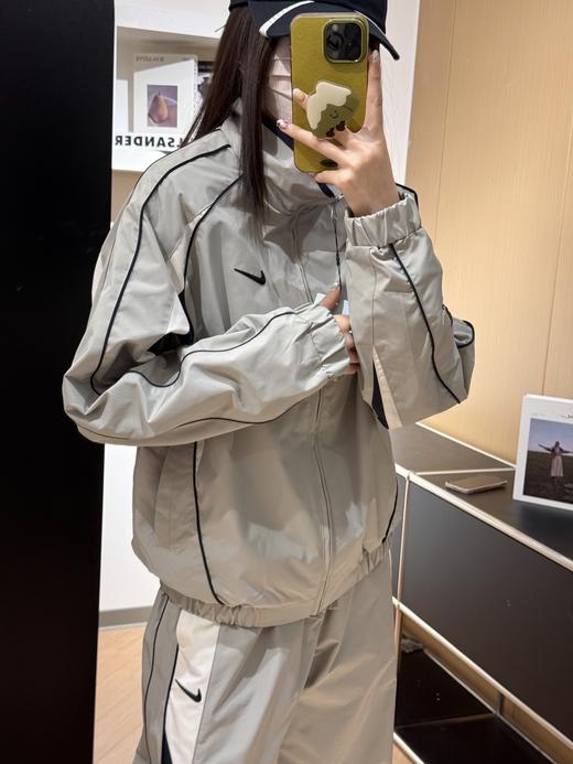 一店d  搞钩子全新梭织夹克➕裤子 𝐍𝐨𝐜𝐭𝐚 & 𝐧𝐢𝐤𝐞 巨巨巨🔥
街头的痞帅风在这一刻被重新演绎！！这才是真正的极简美学，刚柔并济的廓形诠释着不被定为的反叛魅力哈 商品图10