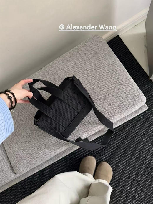 原单正品 𝗔𝗹𝗲𝘅𝗮𝗻𝗱𝗲𝗿 𝗪𝗮𝗻𝗴｜亚历山大王螺纹mini款包包
尺寸:20 *15cm 商品图8