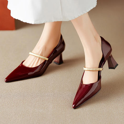 【预售5天】法式尖头高跟鞋气质一字扣玛丽珍鞋细跟浅口中跟单鞋DB&M6687 商品图1