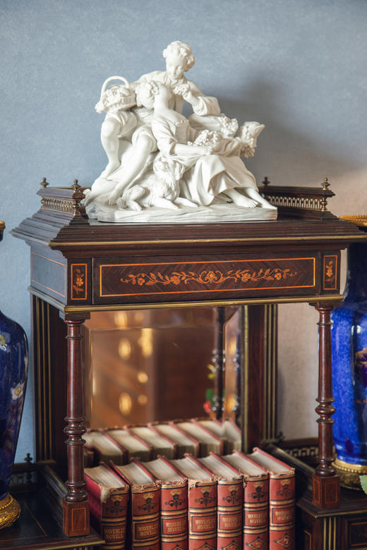 独角鹿西洋古董法国出品路易十六风格鎏金装饰胡桃木精雕古典花叶纹细木镶嵌带镜写字桌古董家具 商品图4