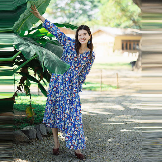 绽放122朵/重磅亚麻数码印花V领长袖连衣裙女春新款百搭大摆长裙 商品图3