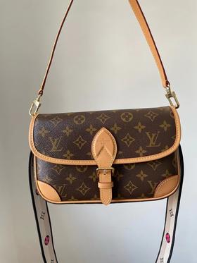 F022777随性复古时尚日常通勤可单肩可斜挎可手拎法棍包