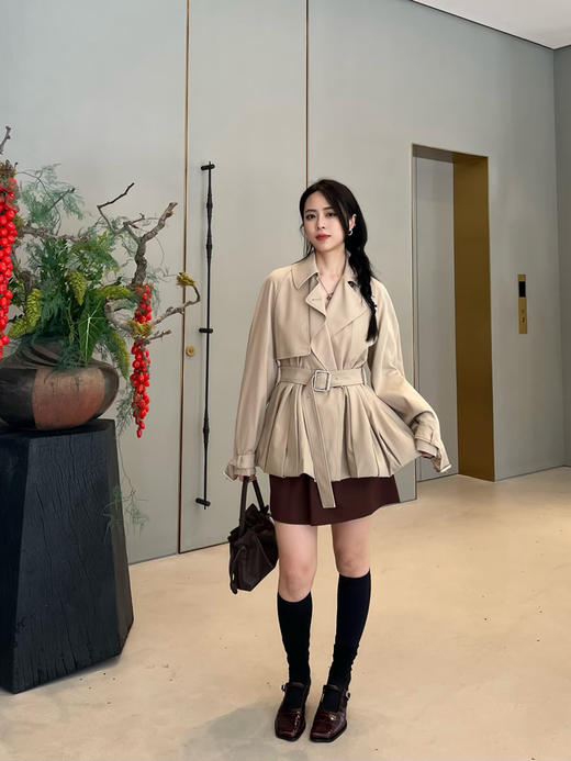 31-1 三月大新 排他性独家圆正 lew花苞裙摆 腰带系带风衣外套 我穿40 商品图5