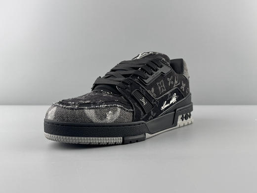 春季特惠💰720 LV 纯原版本 # 驴牌 Trainer 经典配色全黑破坏水洗牛仔 商品图1