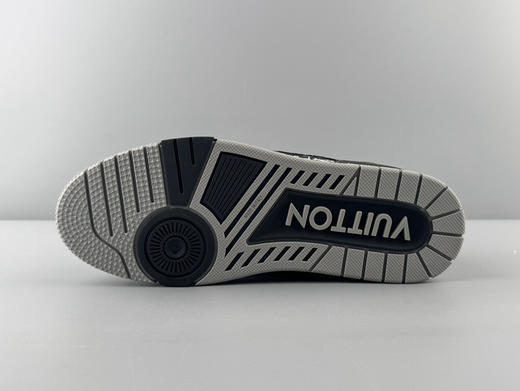 春季特惠💰720 LV 纯原版本 # 驴牌 Trainer 经典配色全黑破坏水洗牛仔 商品图4