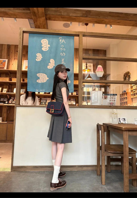 Fendi baguette 丹宁红 帆布 法棍 单肩包 商品图2