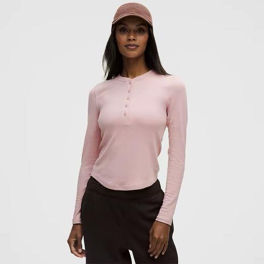 一店d  𝐥𝐮家爆款🔥𝐇𝐨𝐥𝐝 𝐭𝐢𝐠𝐡𝐭系列亨利衫又来安排啦❗️不买会后悔系列 常年霸占它家套头衫热销榜top1 只有穿过的姐妹才懂它家剪裁“无敌”的含金量 商品图1