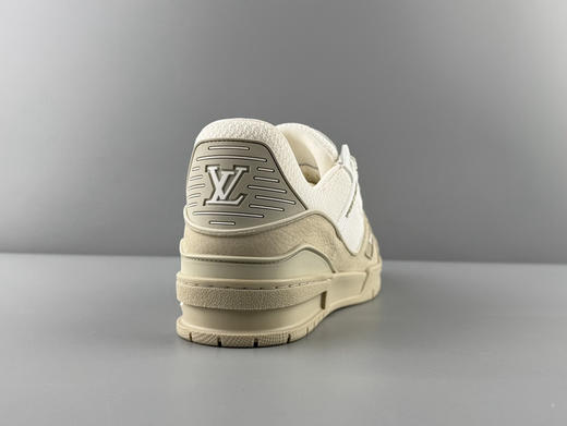 春季特惠💰720 LV 纯原版本 # 驴牌 Trainer 经典配色 米色 商品图3