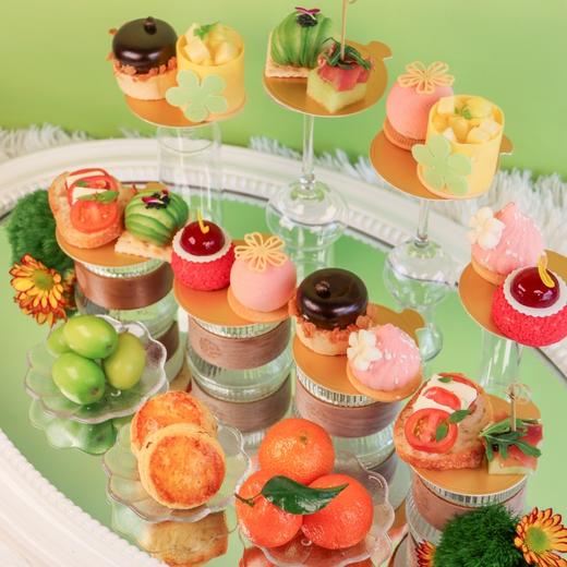 【恬遇春熙 双人室内下午茶 】以恬淡之姿，赴一场春日之约，享万午新生之美，品花果清新甜香，配季节特饮2杯，尽享午后惬意时光。使用须提前1天预约 商品图0