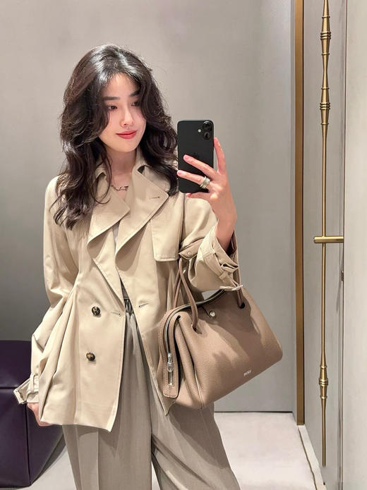 31-1 三月大新 排他性独家圆正 lew花苞裙摆 腰带系带风衣外套 我穿40 商品图7